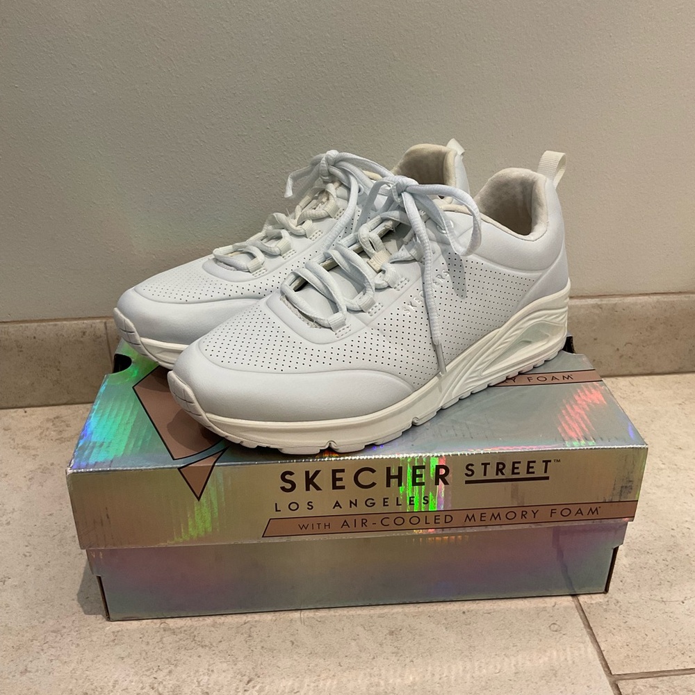 Gently Used Skechers Street Juno Linked Core White Sneakers